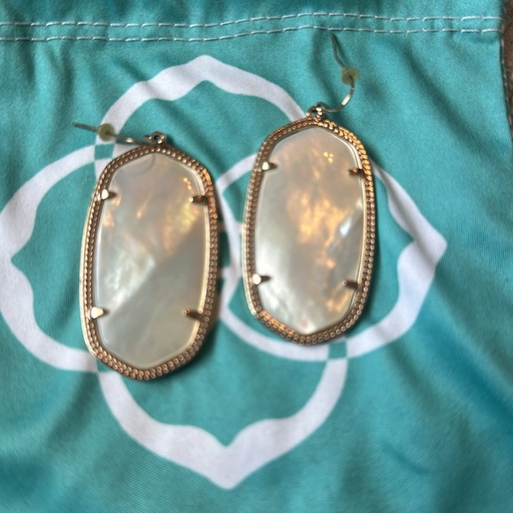Kendra Scott Danielle drop earring - Picture 3 of 3